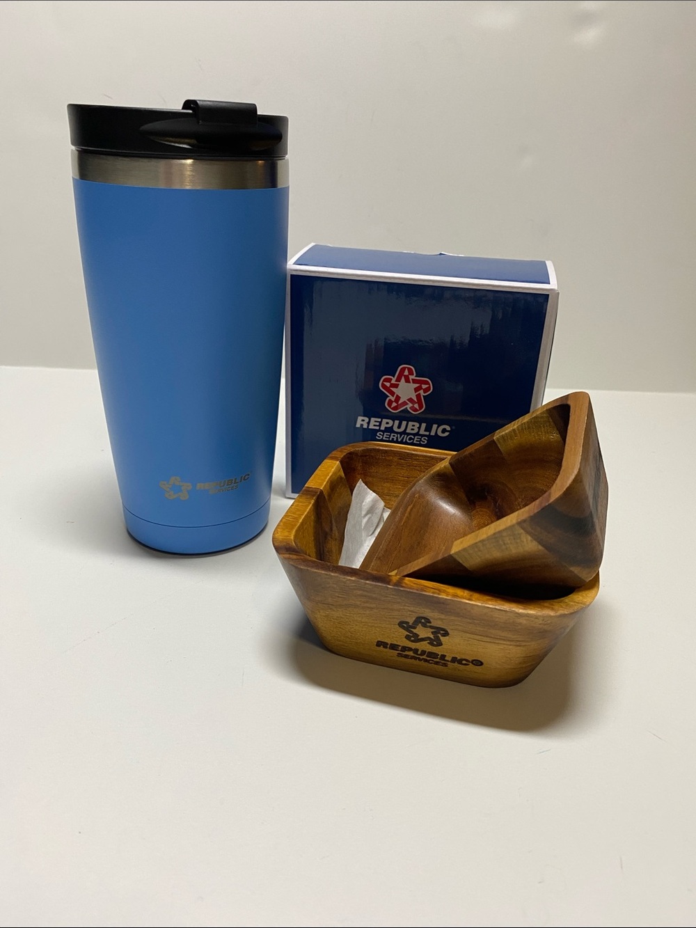 Bundle Drink Tumbler & 2 pc Wood Nesting Bowls/Trays Republic Services NWOT e